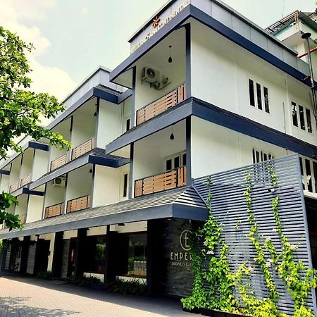 Emperor-Hotel Rachana Continental Pvt Ltd Kizhake Chālakudi Exteriér fotografie