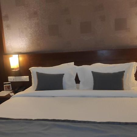 Emperor-Hotel Rachana Continental Pvt Ltd Kizhake Chālakudi Exteriér fotografie