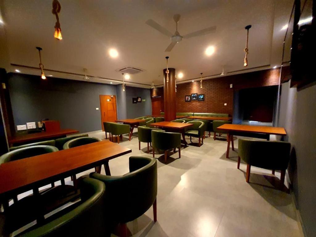 Emperor-Hotel Rachana Continental Pvt Ltd Kizhake Chālakudi Exteriér fotografie