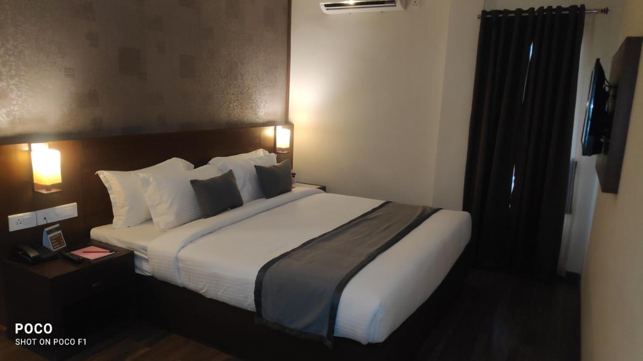 Emperor-Hotel Rachana Continental Pvt Ltd Kizhake Chālakudi Exteriér fotografie