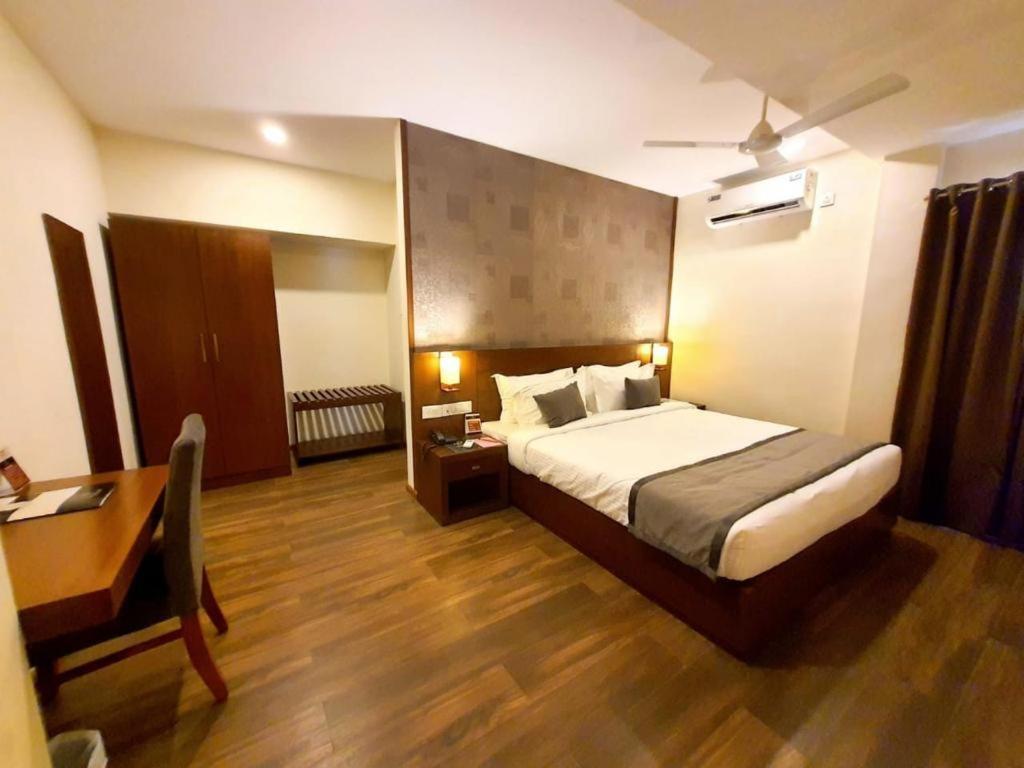 Emperor-Hotel Rachana Continental Pvt Ltd Kizhake Chālakudi Exteriér fotografie