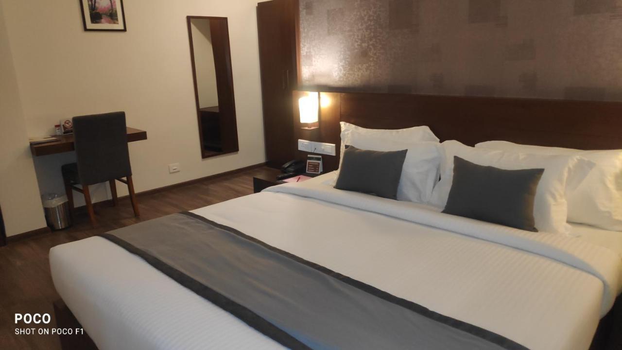Emperor-Hotel Rachana Continental Pvt Ltd Kizhake Chālakudi Exteriér fotografie