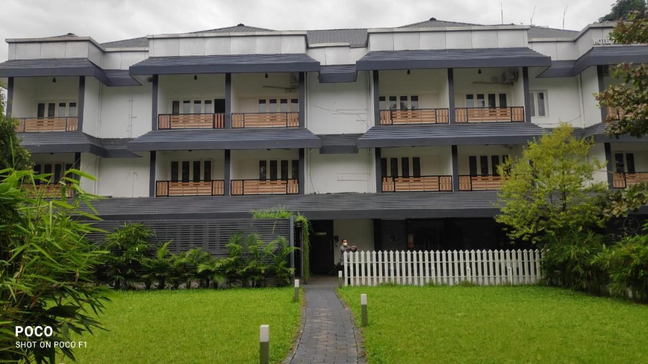 Emperor-Hotel Rachana Continental Pvt Ltd Kizhake Chālakudi Exteriér fotografie