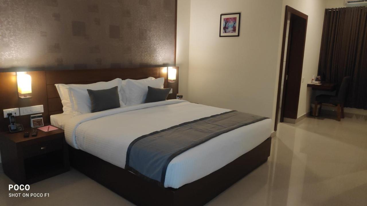 Emperor-Hotel Rachana Continental Pvt Ltd Kizhake Chālakudi Exteriér fotografie