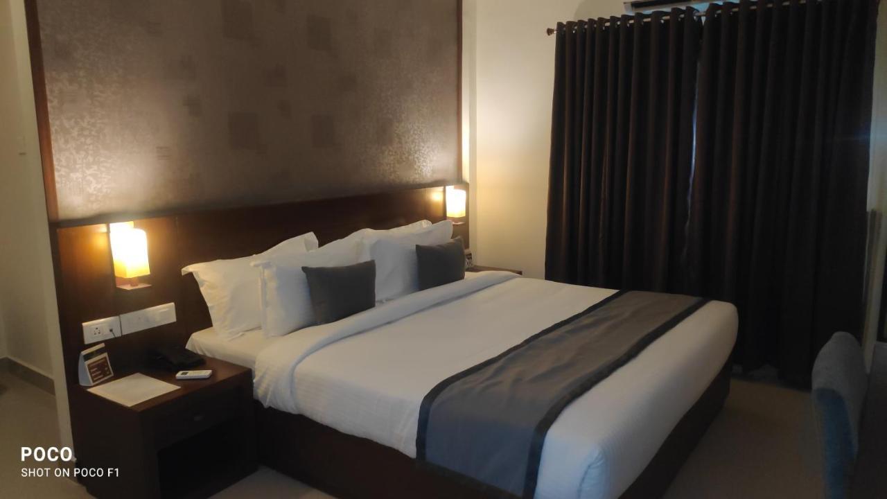 Emperor-Hotel Rachana Continental Pvt Ltd Kizhake Chālakudi Exteriér fotografie